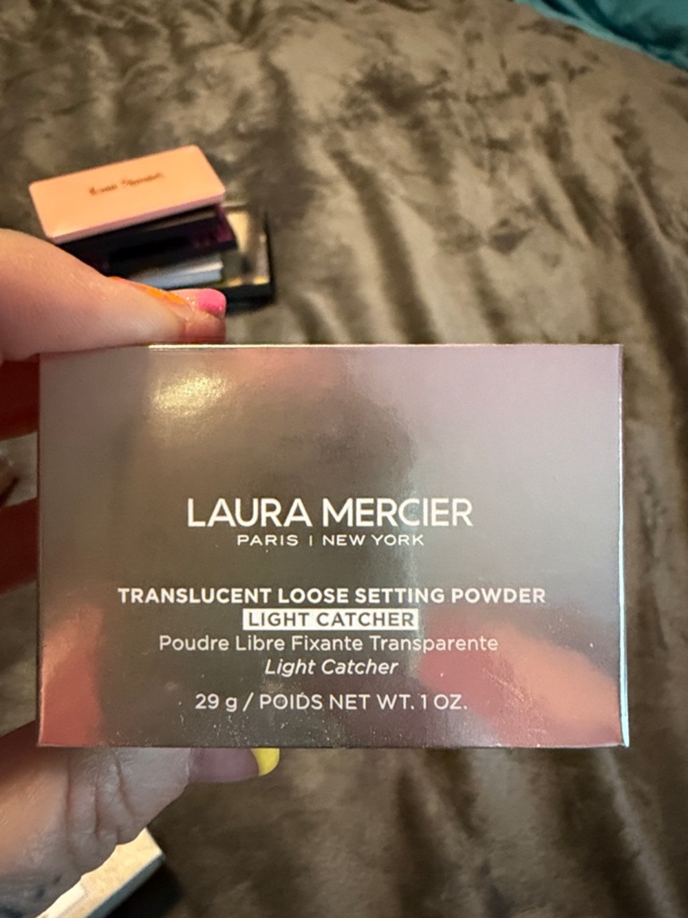 laura mercier Translucent Loose Setting Powder - Iridescent Pink Packaging